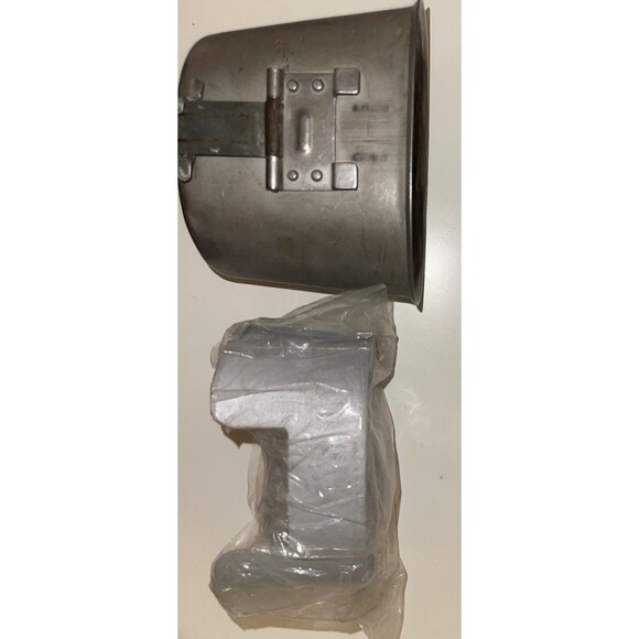 US Military BECO 1945 WWII Canteen Cup And Stand 89 Vintage Military Collectible - Picture 2 of 3